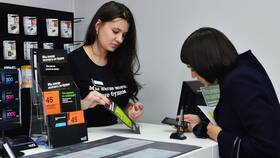 Как перевести номер на другого человека в Tele2 в Четыре глаза