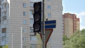 Отличия маяка от светофора в Четыре глаза